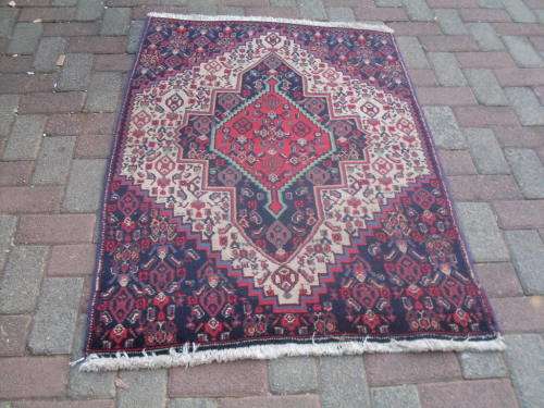 THICK & PLUSH HAND KNOTTED PERSIAN SENNEH RUG GEOMETRIC CENTRAL MEDALLION FLORAL MOTIFS GREAT COLOUR