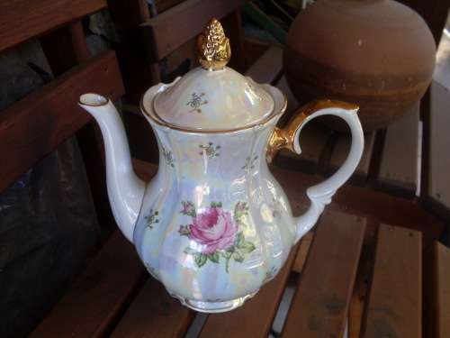 UNUSUAL VINTAGE KAHLA GERMANY LUSTRE TEA / COFFEE POT WITH FLORAL DETAIL &  ROSE