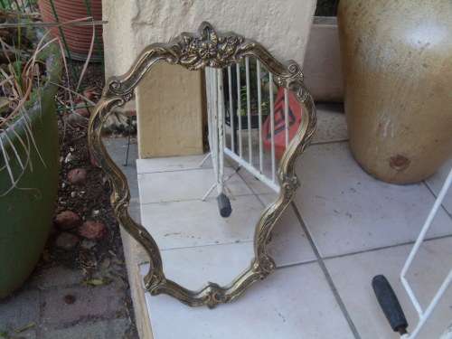 VINTAGE?? BEAUTIFUL & VERY SHAPELY ORNATE GILT FRAMED MIRROR