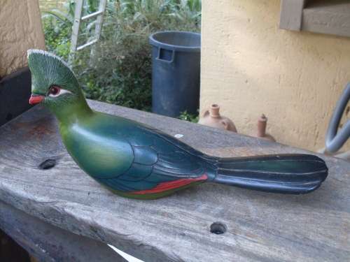 FEATHERS GALLERY  KYNSNA LOERIE LIMITED EDITION 142/2000 HAND CARVED & PAINTED