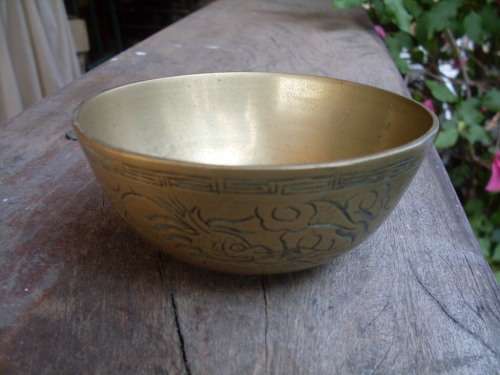 INDIAN BRASS BEGGING?? BOWL CHASED FISH ++ DESIGN