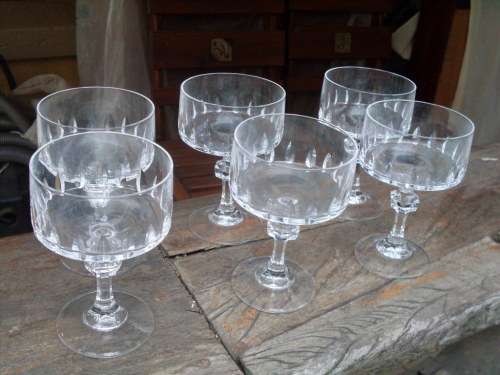 A SET OF SIX EXQUISITE CUT TEAR DROP  CHAMPAGNE CRYSTAL GLASSES NICE DETAILED STEM (USE FOR DESSERT)