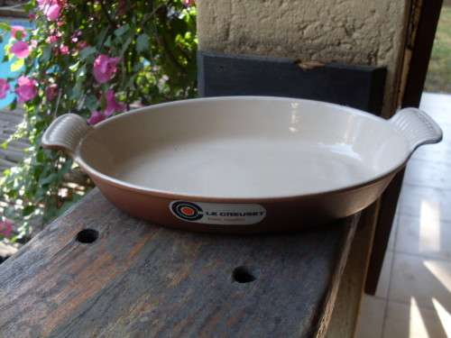 VINTAGE (ALTHOUGH UNUSED) LE CREUSET MADE IN FRANCE CAST DISH WITH HANDLES BROWNS NO 28