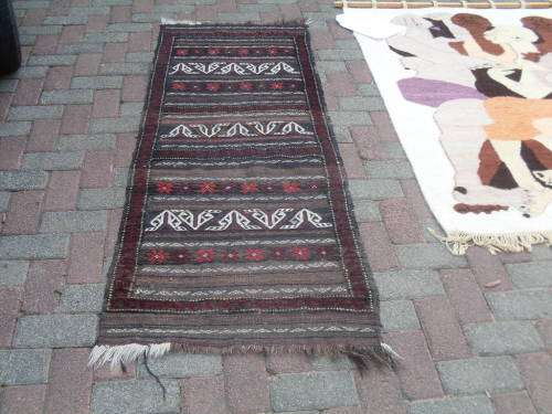 A BEAUTIFUL TRIBAL AFGHAN HAND KNOTTED ORIENTAL / PERSIAN SOUMAK RUNNER FLORAL GEOMETRIC DARK RED ++