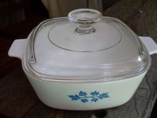 VINTAGE CORNING WARE FROM THE NEDERLANDS FACTORY PYROFLAM Pf-2-B LEAVES BLOWING IN THE WIND