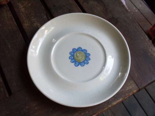SCANDANAVIAN (NORWAY) RETRO '60's VINTAGE TOR VIKING FIGGJO FLINT TURI DESIGN PLATE WITH FLOWER