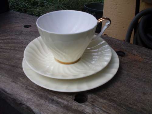 VINTAGE??? QUEEN ANNE FINE BONE CHINA PALE YELLOW FINE SCALLOPING DETAIL TEA TRIO