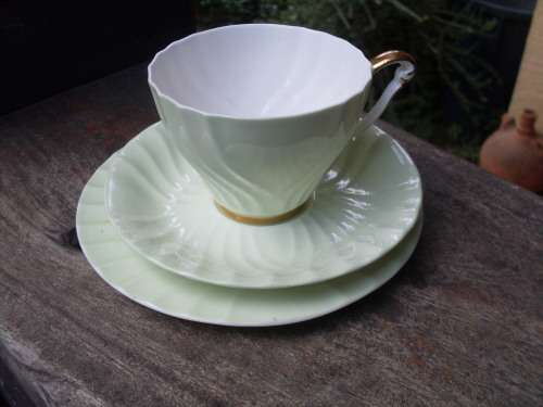 VINTAGE??? QUEEN ANNE FINE BONE CHINA PALE GREEN FINE SCALLOPING + GILT DETAIL TEA TRIO