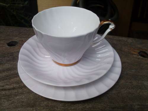 VINTAGE??? QUEEN ANNE FINE BONE CHINA PALE LAVENDER FINE SCALLOPING + GILT DETAIL TEA TRIO