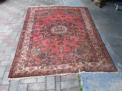 VERY PRESENTABLE HAND KNOTTED PERSIAN CARPET / RUG BELIEVED HAMADAN CENTRAL MEDALLION FLORAL MOTIFS