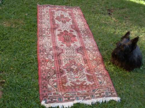 THINK AGAIN A PERSIAN HAMADAN TYPICAL TRIBAL PIECE HAND KNOTTED RUG/RUNNER. GEOMETRIC