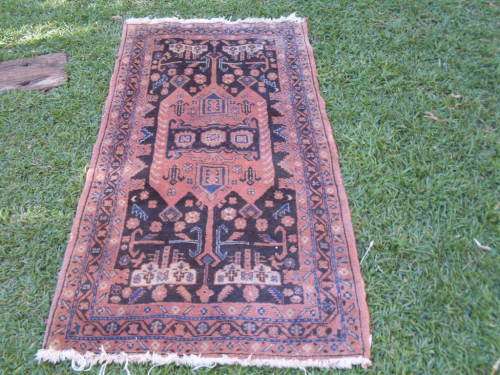 BELIEVED HAMADAN??? PERSIAN HAND KNOTTED GEOMETRIC + FLORAL RUG. HAS FRINGE ETC COMPROMISE