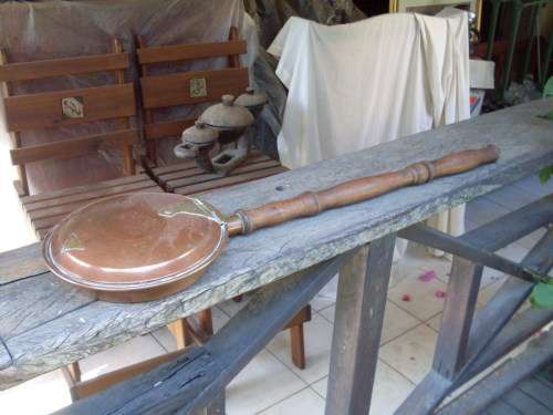 VINTAGE??? COPPER & BRASS DETAIL BED WARMER WITH WOOD HANDLE