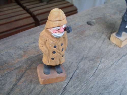 CARVED PAINTED WOODEN ORNAMENT OF A SEAMAN / FISHERMAN WITH PIPE