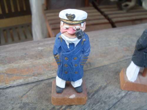 CARVED PAINTED WOODEN ORNAMENT OF A SEA CAPTAIN / FISHERMAN WITH PIPE