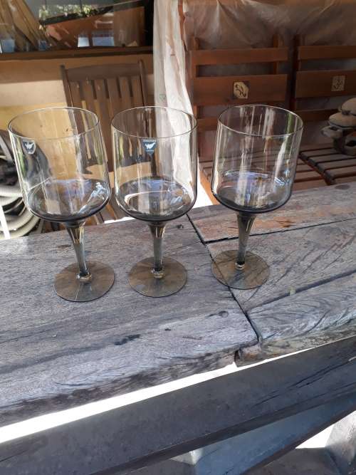 BEAUTIFUL ORREFORS SWEDEN VINTAGE? RHAPSODY?? SMOKE CRYSTAL LARGE WINE GLASSES OR WATER GOBLETS X 3