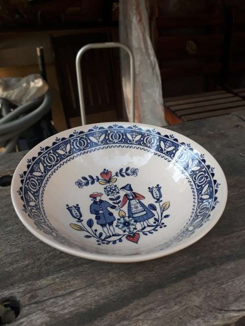 VINTAGE '70'S '80'S JOHNSON BROS GORGEOUS & STUNNING BLUE & WHITE + COLOUR "HEARTS & FLOWERS" BOWL