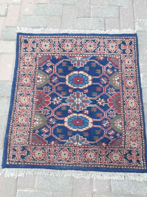RATHER STUNNING HAND KNOTTED ORIENTAL OR PERSIAN SMALL RUG. LOVELY TONES, FLORAL
