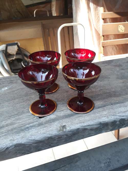 ABSOLUTELY STUNNING VINTAGE RUBY RED CRYSTAL SHERRY GLASSES GILT TRIM WOW!