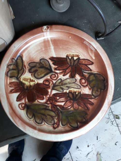 NICE LARGE VINTAGE LIEBERMAN?? POTTERY WALL CHARGER DARKER COLOURS FLORAL HAND PAINTED DECOR
