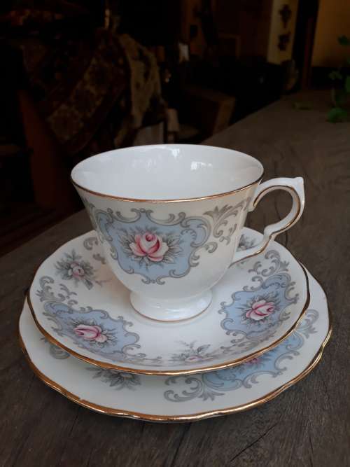 STUNNING QUEEN ANNE BONE CHINA TEA TRIO, GREY BLUE IN SCROLL/CARTOUCHE RED ROSES GILT TRIM WOW!