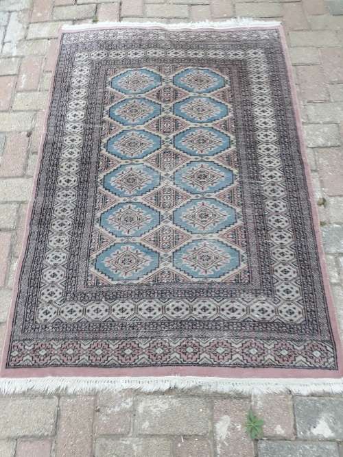 VINTAGE? ORIENTAL, PERSIAN STYLE FINELY HAND KNOTTED KARACHI RUG  BLUE, PINK IVORY ETC GEOMETRIC