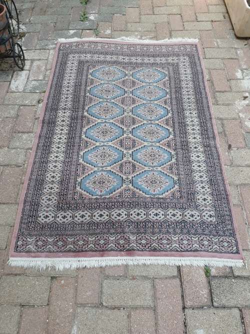 VINTAGE? ORIENTAL, PERSIAN STYLE FINELY HAND KNOTTED KARACHI RUG  BLUE, PINK IVORY ETC GEOMETRIC