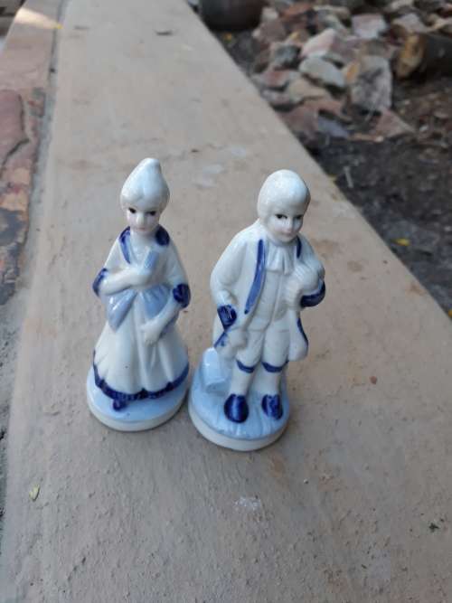 NICE DELFT?? LIKE SMALL BLUE & WHITE ORNAMENTS OF MAN AND A WOMAN