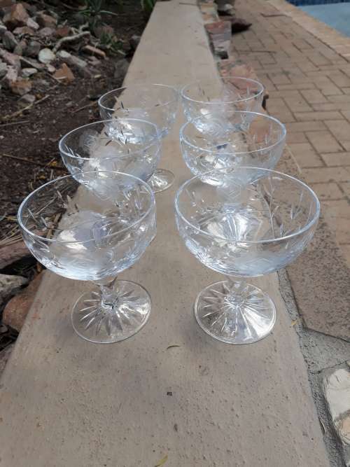 THE WONDERFUL ROSE CUT!!  VINTAGE CRYSTAL CHAMPAGNE STYLE GLASSES X 6  OR USE AS DESSERT BOWLS!
