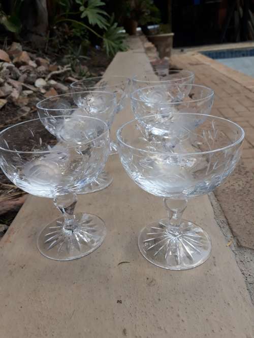 THE WONDERFUL ROSE CUT!!  VINTAGE CRYSTAL CHAMPAGNE STYLE GLASSES X 6  OR USE AS DESSERT BOWLS!