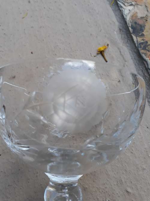 THE WONDERFUL ROSE CUT!!  VINTAGE CRYSTAL CHAMPAGNE STYLE GLASSES X 4 + 2  OR USE AS DESSERT BOWLS!