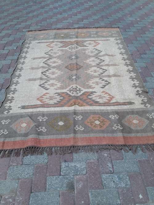 INTERESTING ORIENTAL KILIM CARPET RUG. GOOD SIZE, LOVELY SUBTLE EARTHY TYPE TONES, GEOMETRIC