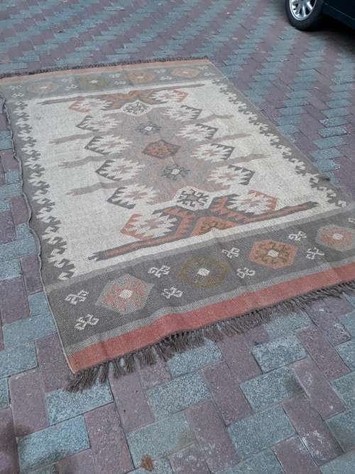 INTERESTING ORIENTAL KILIM CARPET RUG. GOOD SIZE, LOVELY SUBTLE EARTHY TYPE TONES, GEOMETRIC