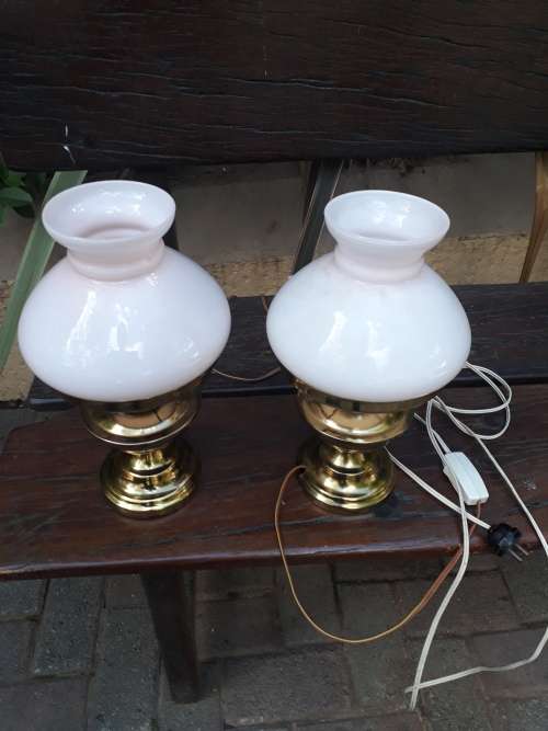 A VINTAGE PAIR OF ITALIAN? STYLED BRASS PLATE TABLE LAMPS WITH PALE PINK STUDENT GLASS LAMPSHADES