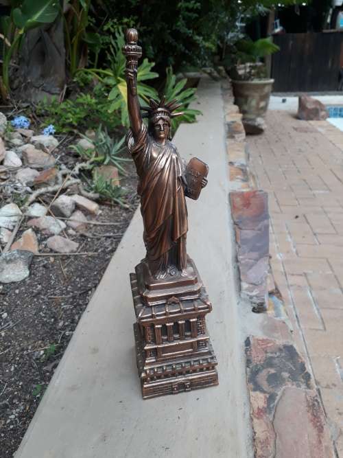 VINTAGE CORNELL CREATIONS USA  STATUE OF LIBERY STATUETTE 36.5CM VERY IMPRESSIVE METAL BRONZE TONE