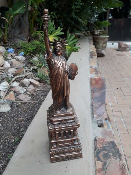 VINTAGE CORNELL CREATIONS USA  STATUE OF LIBERY STATUETTE 36.5CM VERY IMPRESSIVE METAL BRONZE TONE