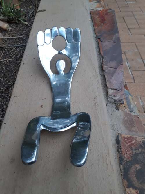 LIKE "CARROL BOYES"KALEIDOSCOPE DESIGNS MAN WITH LARGE HANDS WINE BOTTLE HOLDER. NICE TABLE DECOR!