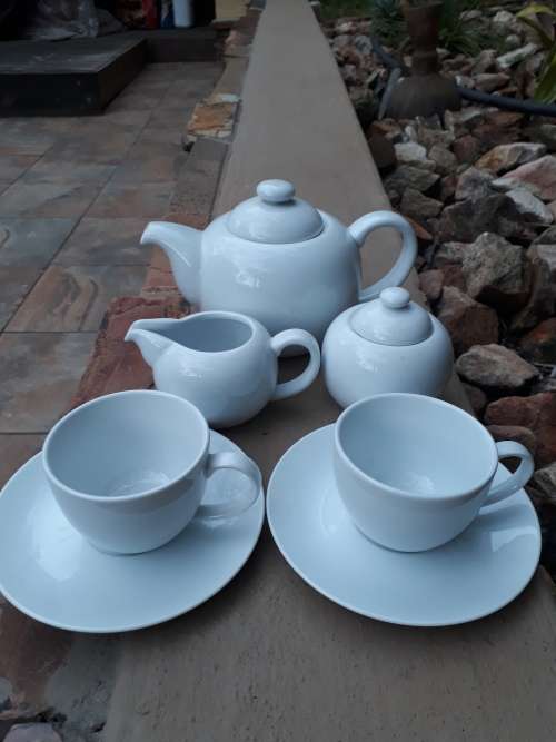 ROYAL PORCELAIN KINGDOM OF THAILAND WHITE TEA FOR TWO SERVICE CONTEMPORARY??!!NICE FOR B & B
