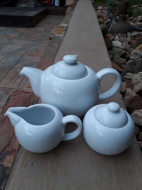 ROYAL PORCELAIN KINGDOM OF THAILAND WHITE TEA FOR TWO SERVICE CONTEMPORARY??!!NICE FOR B & B