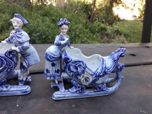 WOW FACTOR, GLAZED VINTAGE CERAMIC MAGICAL BLUE & WHITE STUNNING SLEDGE/SHELL MAN WOMAN VASE PAIR!!