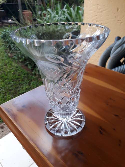 BEAUTIFUL VINTAGE ROSE CUT CRYSTAL TRUMPET SHAPE VASE 16CM HEIGHT WITH MINOR IMPERFECTION