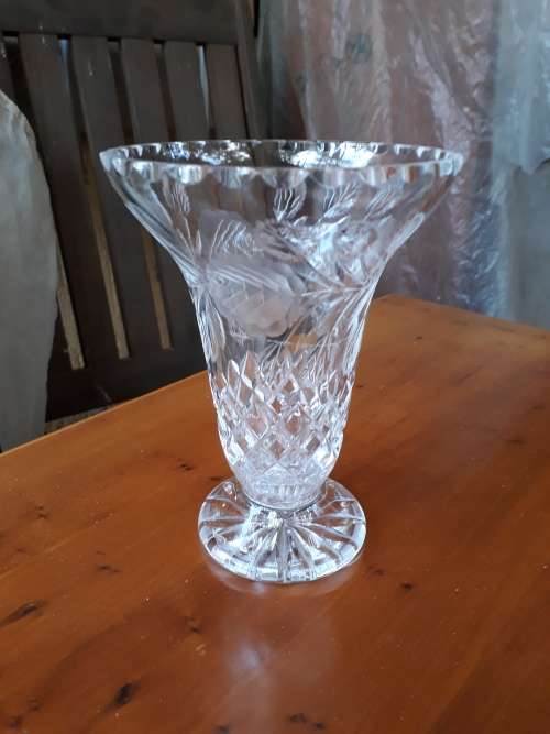 BEAUTIFUL VINTAGE ROSE CUT CRYSTAL TRUMPET SHAPE VASE 16CM HEIGHT WITH MINOR IMPERFECTION