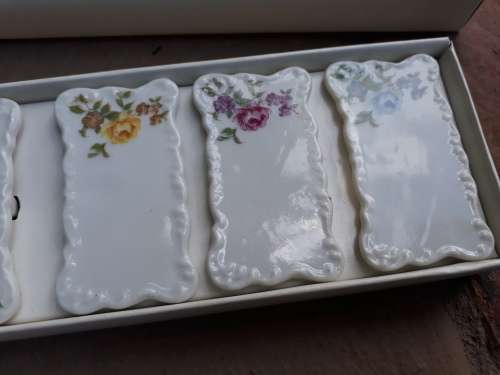 THINK VINTAGE,  A BOXED SET OF SIX VINTAGE ROSE DECORATED PORCELAIN DINNER PARTY NAME IDENTIFYERS