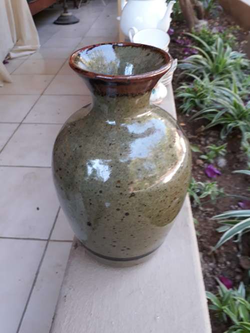 WOULD THINK SOUTH AFRICAN GLAZED POTTERY VASE IN THE STYLE OF FAMED ANDREW WALFORD