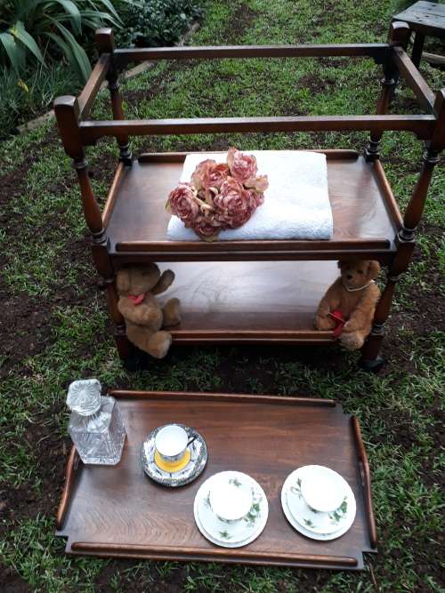 VINTAGE OAK THREE? TIER TEA TROLLEY (REMOVABLE TRAY ON TOP) SPEAKS FOR ITSELF