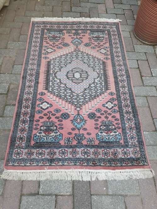 IN THE PINK ET AL, ON OFFER ORIENTAL HAND MADE PERSIAN STYLE KARATCHI RUG. GEOMETRIC FLORAL ETC!!