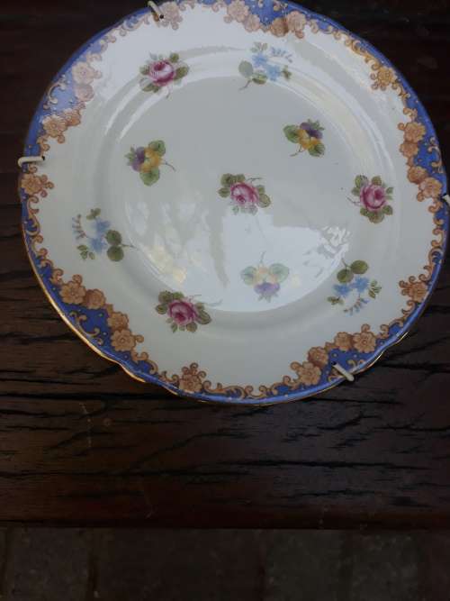 SHELLEY ENGLAND, FINE BONE CHINA SIDE PLATE 15CM, BEAUTIFUL SMALL FLORAL ROSES PANSIES ETC. GORGEOUS
