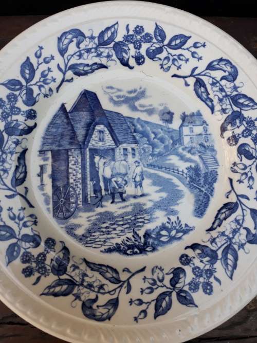 BARKER BROS ENGLAND OLD COUNTRY CRAFTS "BLACKSMITHING" OFF/WHITE  & BLUE SIDE PLATE