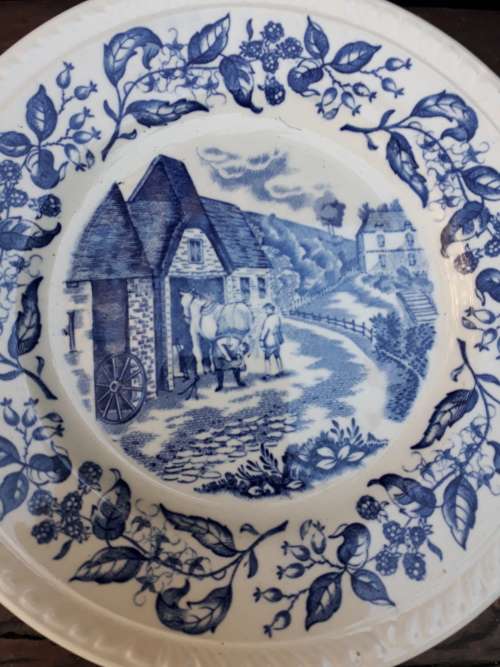 BARKER BROS ENGLAND OLD COUNTRY CRAFTS "BLACKSMITHING" OFF/WHITE  & BLUE SIDE PLATE