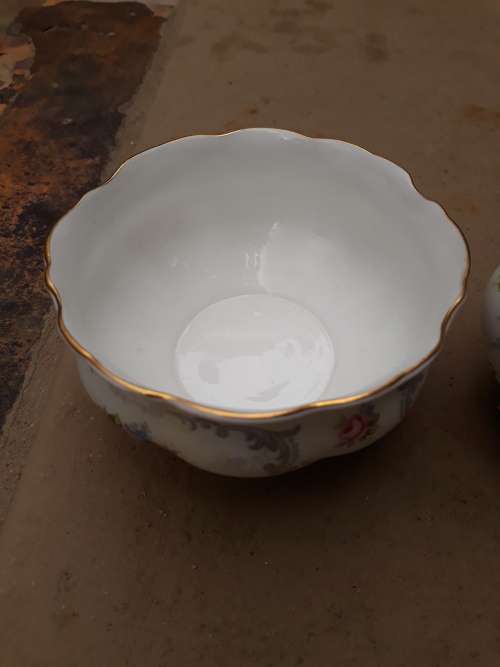 ROYAL ALBERT VINTAGE TRANQUILITY SMALLER SUGAR BOWL (DAMAGED CREAMER THROWN IN)